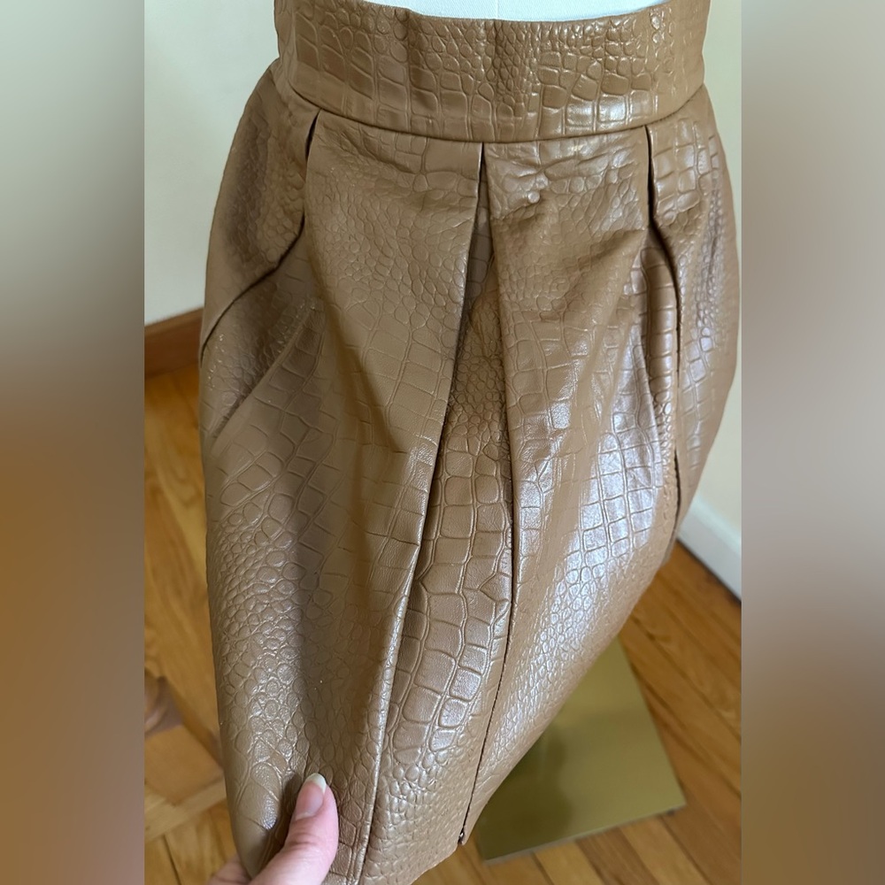 Tan Croc-Embossed 100% Leather Mini Skirt Lining Satin Blue Sz 8. Zip In Back - Picture 4 of 14